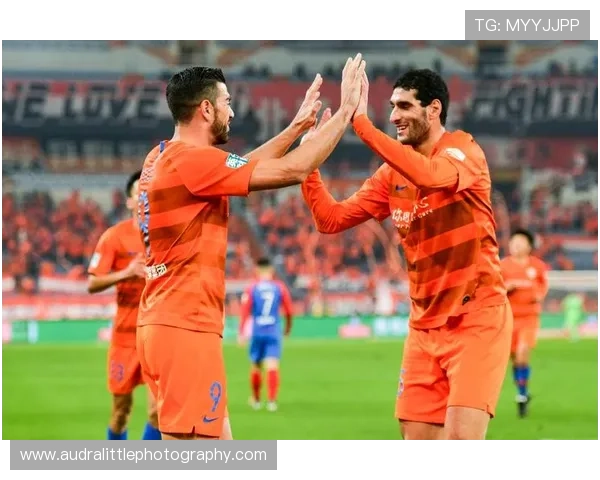 巴黎圣日耳曼阵容逻辑转变:从巨星堆叠到团队构建,对争冠模式形成影响 巴黎圣日耳曼阵容逻辑转变:从巨星堆叠到团队构建,对争冠模式形成影响