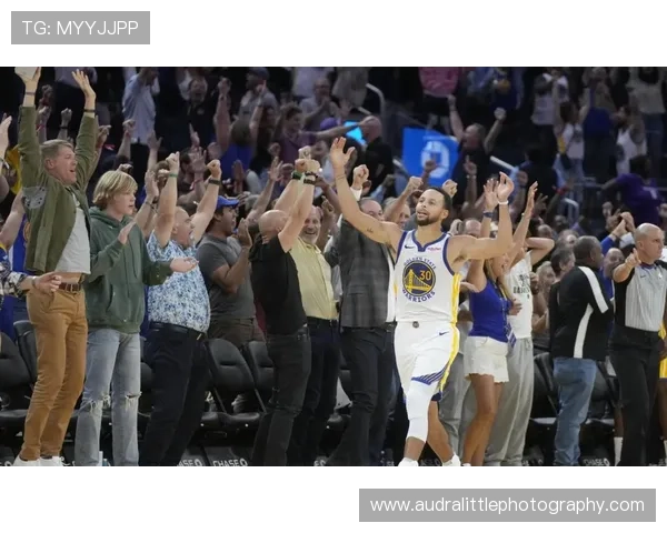 库里无球跑动牵制防线，三分效率领跑联盟